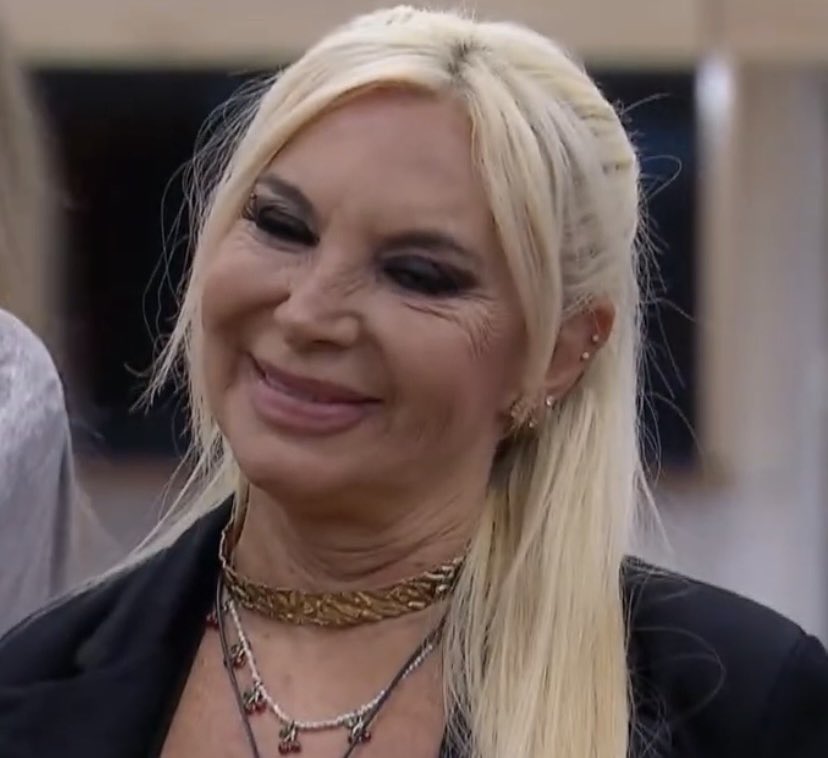 ffacts__'s tweet photo. Bancas el juego de La Zilli? #Granhermano 

❤️ SI
🔁 NO https://t.co/uWV0R2cJyB