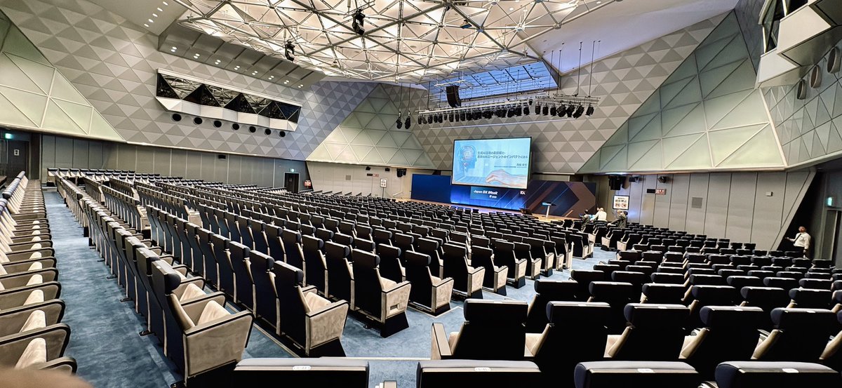 waki's tweet image. 本日の現場です

Japan IT Week 春2026のオープニング基調講演を、満席のご来場者様と共に務めさせていただきます

#AI #生成AI #Copilot