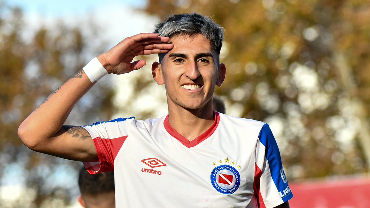 Momentos del bicho tweet media