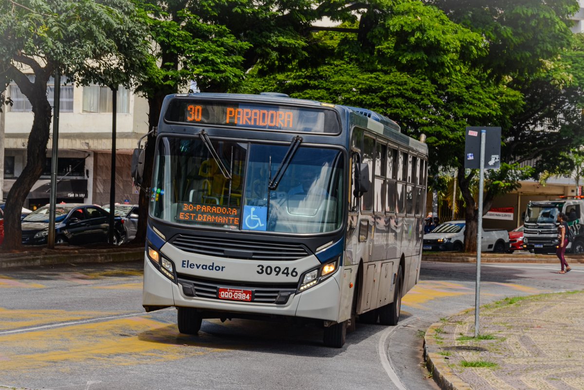 Thurblackbus's tweet image. As 5 linhas que mais realizam viagens em BH (a thread)

1⁰ Lugar: 30 Est. Diamante/Centro, 280 viagens nos dias úteis, sendo:

- 94 viagens da sub Direta

- 154 viagens da sublinha Paradora/Raul Soares

- 22 viagens da sublinha Paradora/Caetés

- 10 viagens da sublinha Noturno