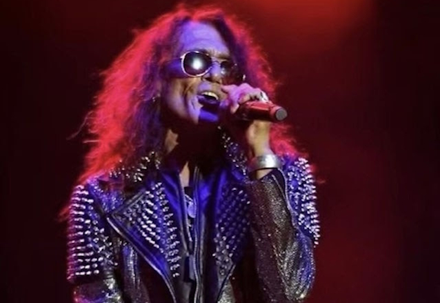 STEPHEN PEARCY Announces 'The Dogg Mob' Solo Album, Shares 'I Need U' Single blabbermouth.net/news/stephen-p…