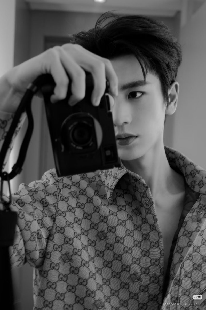 everydayzlh's tweet photo. •040726• zlh studio xhs update 🪐 (1)

studio shares pics of #zhanglinghe 📷 https://t.co/EVgKiYdCiy