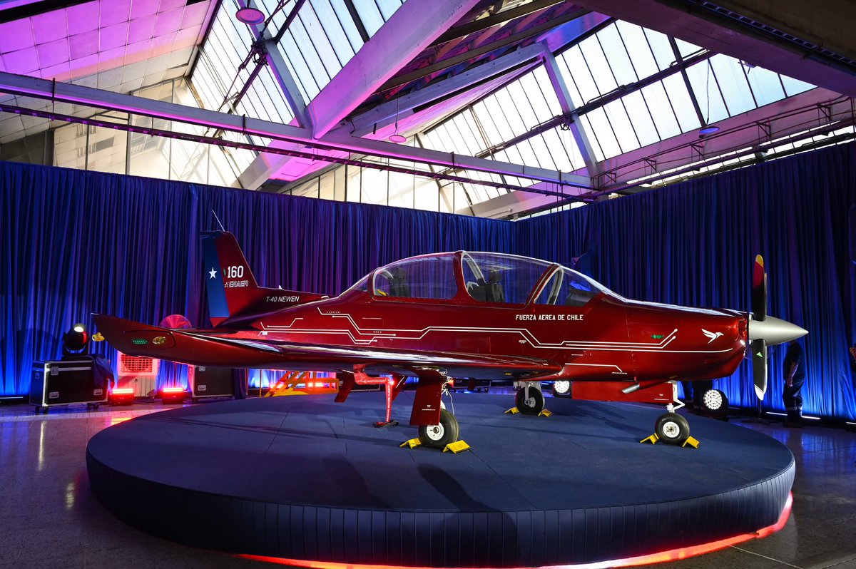 FACh_Chile's tweet photo. Ayer, ENAER y la #FACH presentaron el T-40 #Newen, el nuevo avión de instrucción de vuelo militar básico, de diseño y fabricación chilena.
Ingeniería chilena que impulsa el futuro de la aviación. https://t.co/K9K7gDYATk