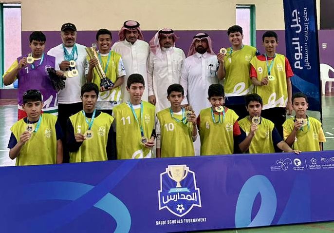 توّج فريق مدرسة حسان بن ثابت المتوسطة بسكاكا ببطولة #دوري_المدارس لكرة القدم تحت سن 13 عام، بعد فوزه على فريق مدرسة سراقة بن مالك المتوسطة بسكاكا.
#تعليم_الجوف