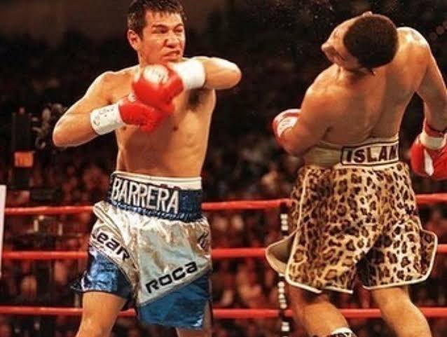 SteveKim323's tweet image. Recalling one of the most memorable nights I ever had on press row -- Hamed-Barrera, which took place on this date. Subscribe to my Substack at stevekimboxing.substack.com... @MatthewAguilar5 @dougiefischer #boxing 

Korean Cosell Podcast -- April 7, 2026 open.substack.com/pub/stevekimbo…