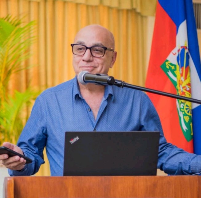 Cleinfos's tweet photo. #Haiti #Actualité L’homme d’affaires haïtien Reginald Boulos a été libéré après environ 8 mois de détention, selon son frère Rodolphe Boulos.
Les détails sur les conditions de sa libération ne sont pas encore connus.
#Clesinfos https://t.co/Y4xaJGoEvX