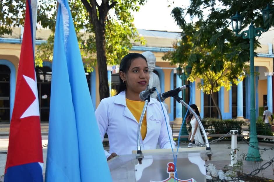 Acompañamos a nuestras mujeres en acto por el 96 aniversario del natalicio de #VilmaEspín en acto auspiciado por la <a href="/FMC_Cuba/">FMC de Cuba</a> en #Guantánamo donde sumamos voces por #Cuba y el cese del #BloqueoGenocida 
#MujeresEnRevolucion
#CubaEstáFirme 
<a href="/yoeaberob1/">Yoel Perez Garcia</a> 
@asambl