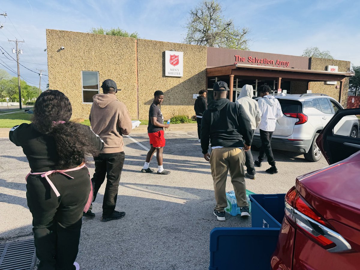 DevineMentors's tweet photo. This Easter, we didn’t just celebrate… we gave back. 🙏🏾❤️

Over 100 meals went out through Devine Mentorship, and every single one was made with love.

Big shoutout to Chef Ty for showing up and blessing the kitchen 👨🏾‍🍳🔥

Moments like this remind us It’s bigger than us. https://t.co/79NiZkzPNx