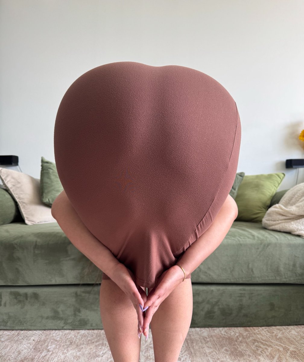 A N D R E A tweet media