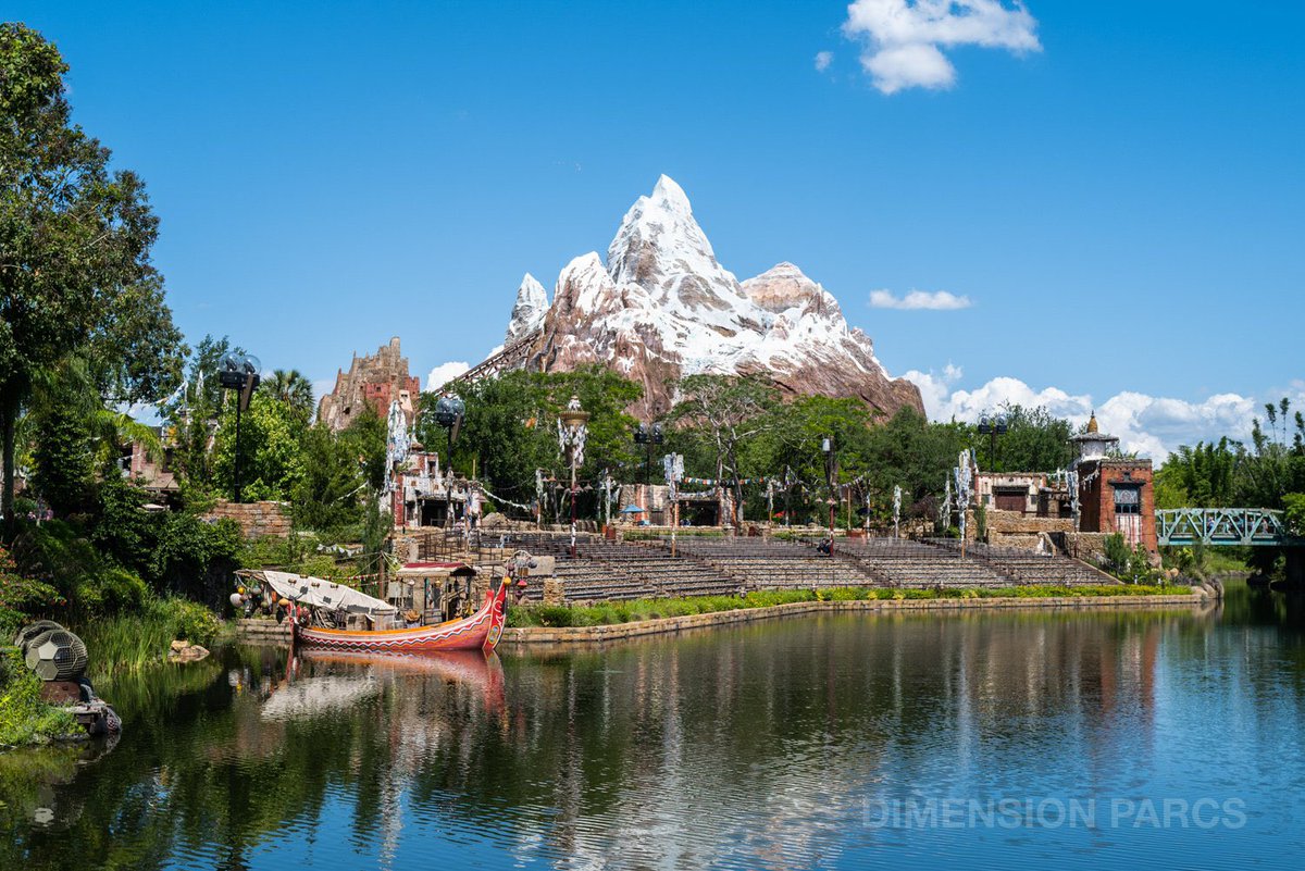 DimensionParcs's tweet photo. Il y a 20 ans naissait une attraction légendaire de Disney’s Animal Kingdom : joyeux anniversaire Expedition Everest 🎉🏔️ https://t.co/d6XXpFjobw