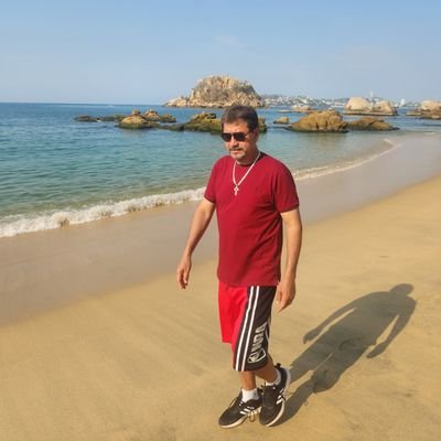 FuckLeft_'s tweet photo. @palermoGuadarr1 @neoliberalover Jajajajajajajajaja Chingas a tu progenitora.

Oigan al que le dice muerto de hambre a otro, con tenis y calcetines en la playa, ni siquiera bien combinado.

No tienen madre los chairos, sienten que porque van a Acapulco en combi con gente que no conocen ya son de alcurnia. https://t.co/n5Pb8FNZAa