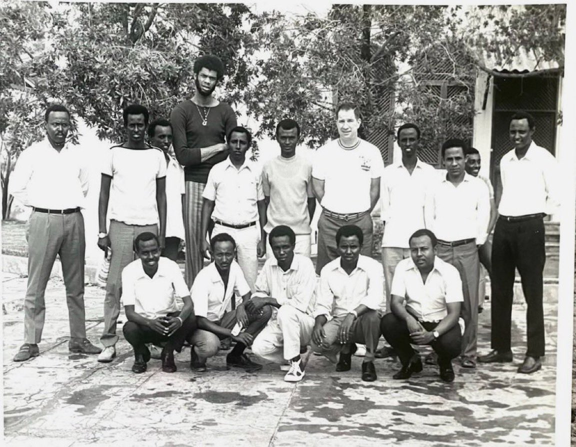 YvanMontgury's tweet image. October 21 1971, Kareem Abdul-Jabbar visited Mogadishu in Somalia, just after he won 1971 NBA Championship, he could have chosen to visit almost any city, in any country in Africa. 

They were clearly looking to inspire young black players on a continent engulfed by the upheavals