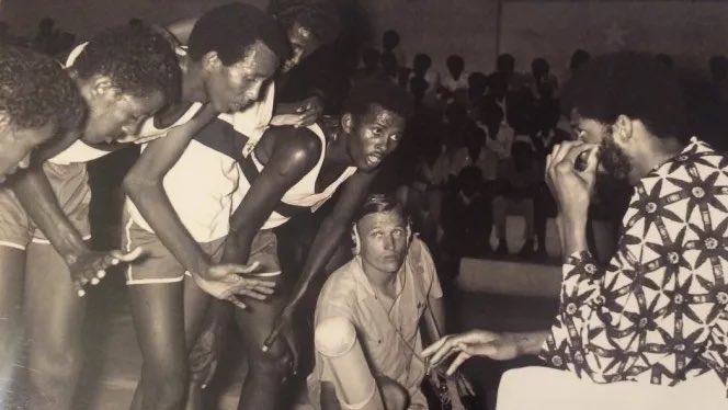 YvanMontgury's tweet image. October 21 1971, Kareem Abdul-Jabbar visited Mogadishu in Somalia, just after he won 1971 NBA Championship, he could have chosen to visit almost any city, in any country in Africa. 

They were clearly looking to inspire young black players on a continent engulfed by the upheavals
