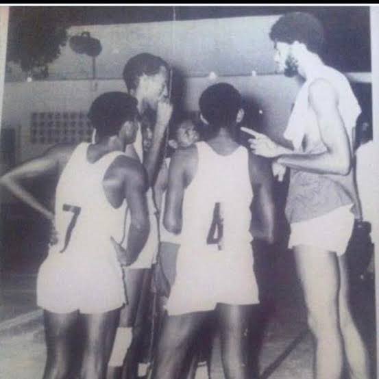 YvanMontgury's tweet image. October 21 1971, Kareem Abdul-Jabbar visited Mogadishu in Somalia, just after he won 1971 NBA Championship, he could have chosen to visit almost any city, in any country in Africa. 

They were clearly looking to inspire young black players on a continent engulfed by the upheavals