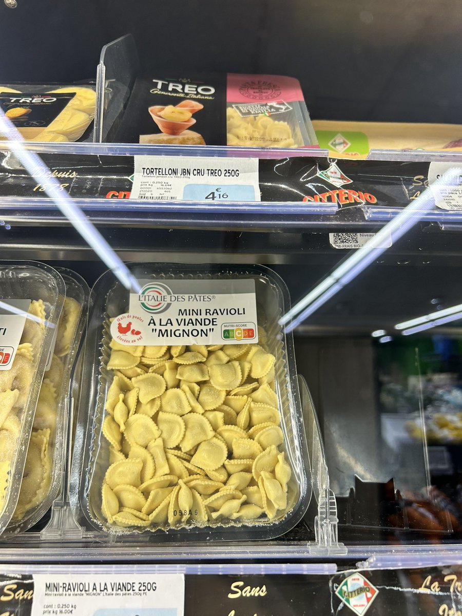 Markoss1978's tweet photo. Oggi sono andato al supermercato francese, ho notato che tutte le paste ripiene italiane sono classificate con la lettera D, mentre le paste francesi , avevano voti tra A e B! La marca lustucru è una delle più scadenti! il nutriscore penalizza il Made in ITA! #nutriscore https://t.co/d0LaY9xTBh