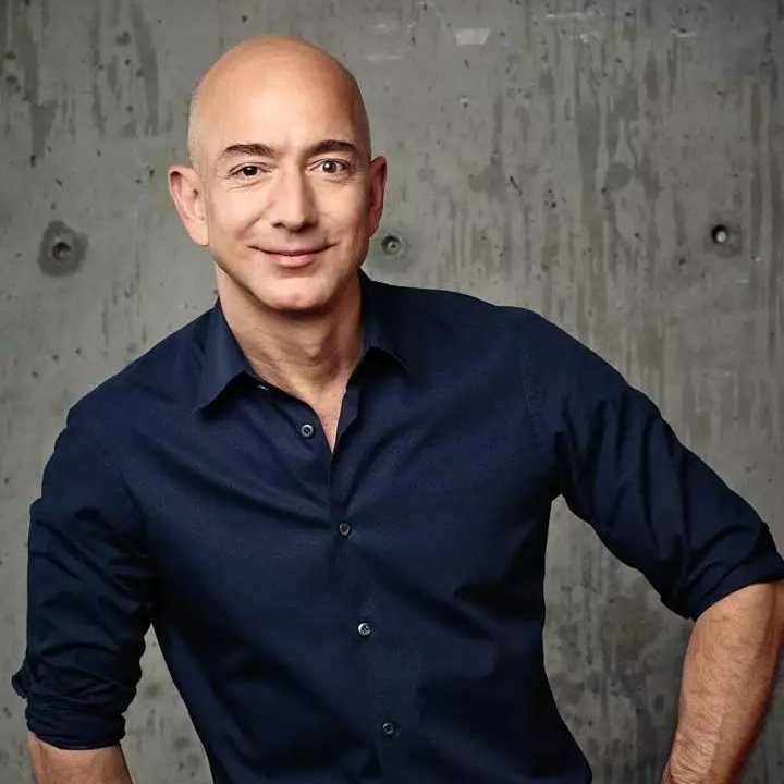 Jeff Bezos fue uno de los empresarios más influyentes del siglo XXI.

Y uno de los arquitectos del comercio digital moderno.

Esta era la rutina del hombre que construyó Amazon desde un garaje hasta dominar el mundo 🧵👇