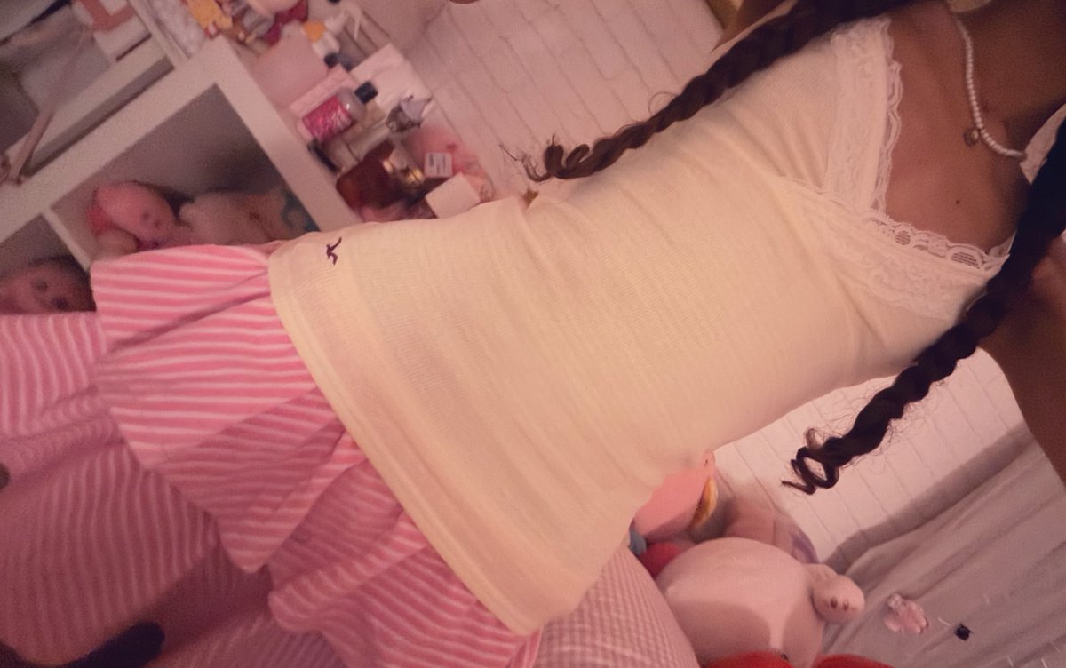 strawberry elephant tweet media