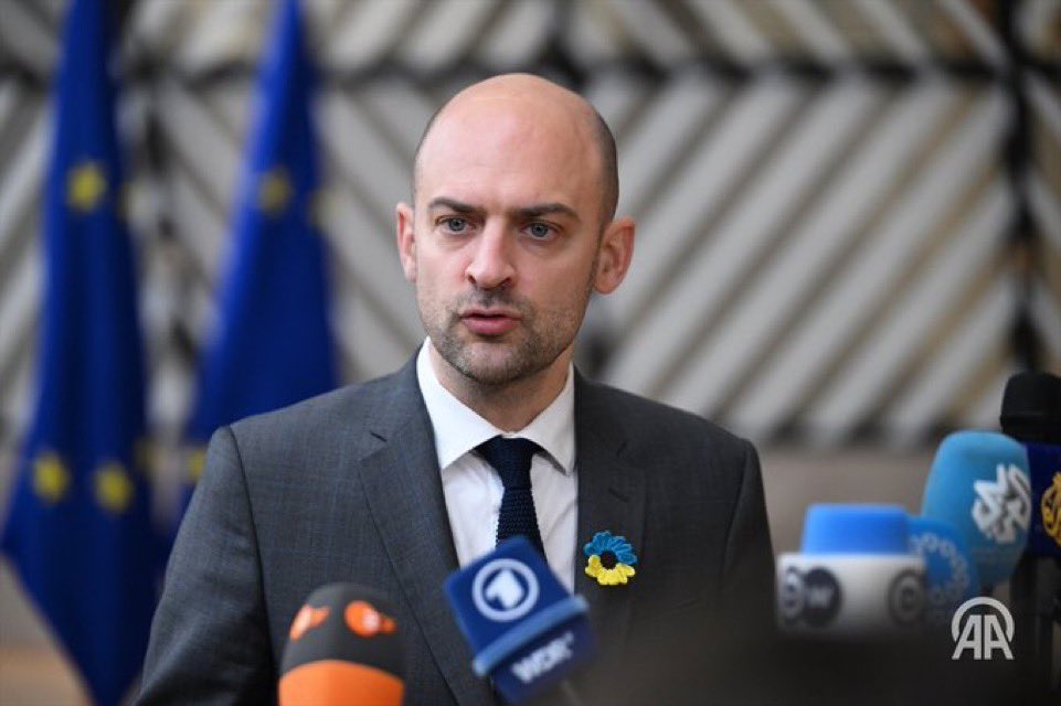 Media Express tweet media