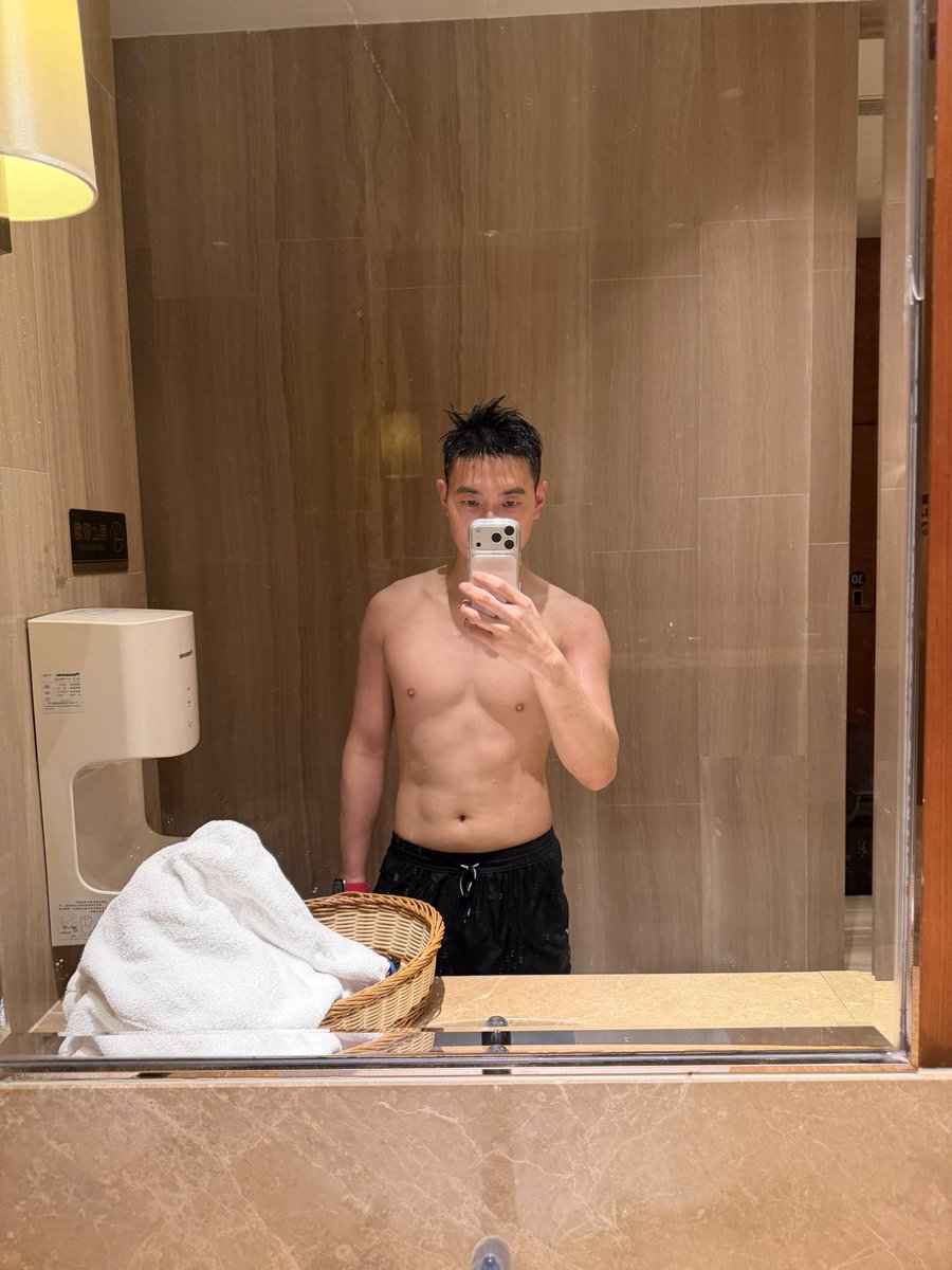 弯的Chen tweet media