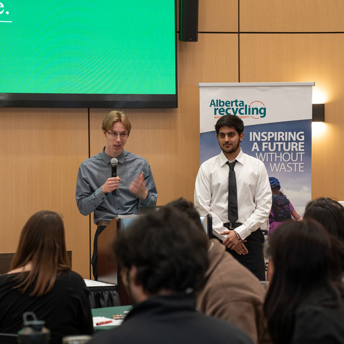 albertarecycle's tweet photo. Meet one of our winners from the Student Innovation Challenge: Team SORT! The team is all about the purification process. They propose that two wrongs can make a right with a novel partnership between two major industrial by products! 

Learn more here! 👉 https://t.co/dXHIaHHUm0 https://t.co/sQ2rddaoE4