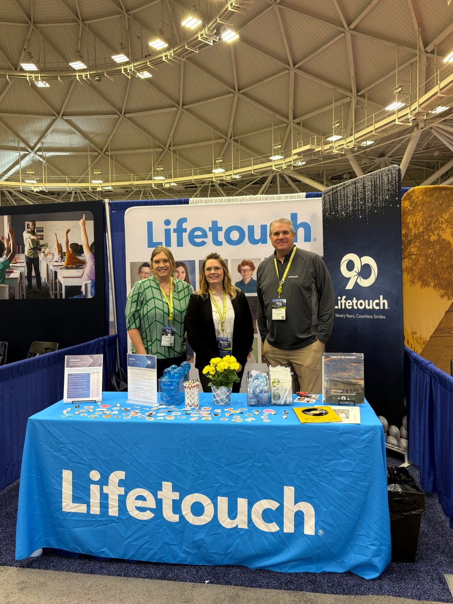 Lifetouch tweet media