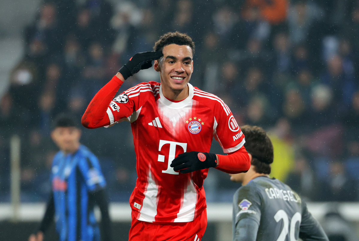 𝐀𝐃 tweet media