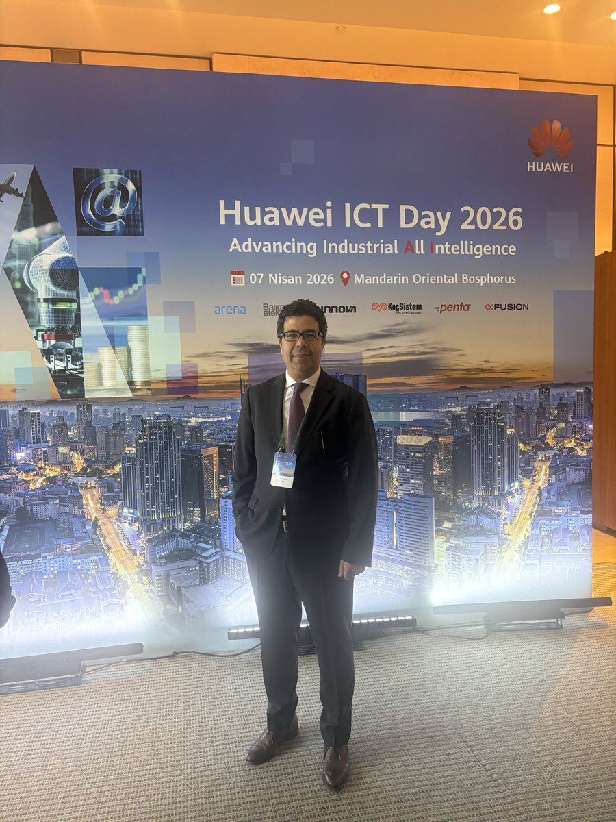 AliEselioglu's tweet image. Huawei’nin düzenlediği ICT Day 2026 etkinliği, @HuaweiTurkiye Genel Müdürü Tonny Bao’nun açılış konuşmasıyla başladı.
Yapay zekâdan bulut teknolojilerine kadar dijital dönüşümün en kritik başlıkları gün boyunca ele alındı. 
#AI #Cloud #DijitalDönüşüm 
#Huawei #ICTDay2026