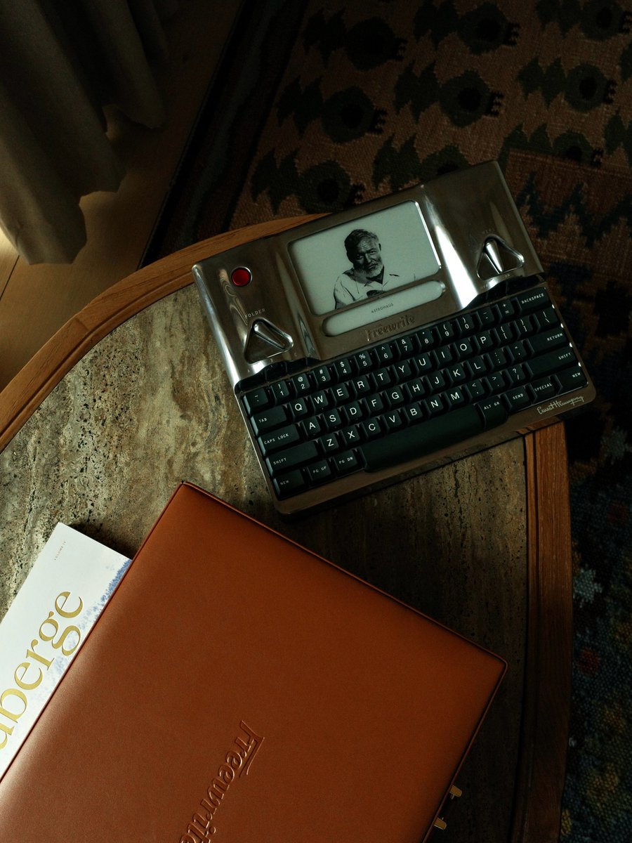 getfreewrite's tweet image. The perfect ambiance to start writing. 📸: Photos by Amanda #freewritefam #hemingwrite