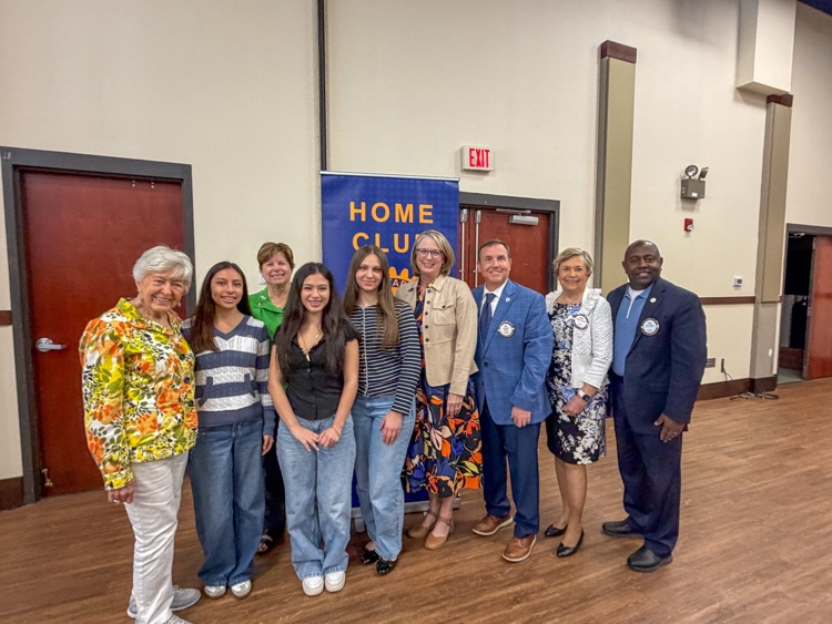 clevecityschool's tweet image. A special day at the Rotary Club of Cleveland. 🎉

Mrs. Christy Duncan shared the heart behind her work, and our students shared their stories in the ESL program. So proud of them! 🌟👏

#BuildingChampions #BuildingCommunity #ChooseCleveland