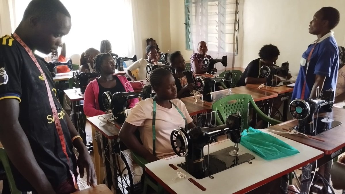 MuunganoCentre's tweet photo. Skills in fashion &amp; design are opening opportunities for young people to earn &amp; shape their future.
Alongside training, we are creating space for conversations that build confidence &amp; support their journey toward financial independence. @HEVAFund @MastercardFdn @Inkcoachingltd https://t.co/bPZ7APZMIk