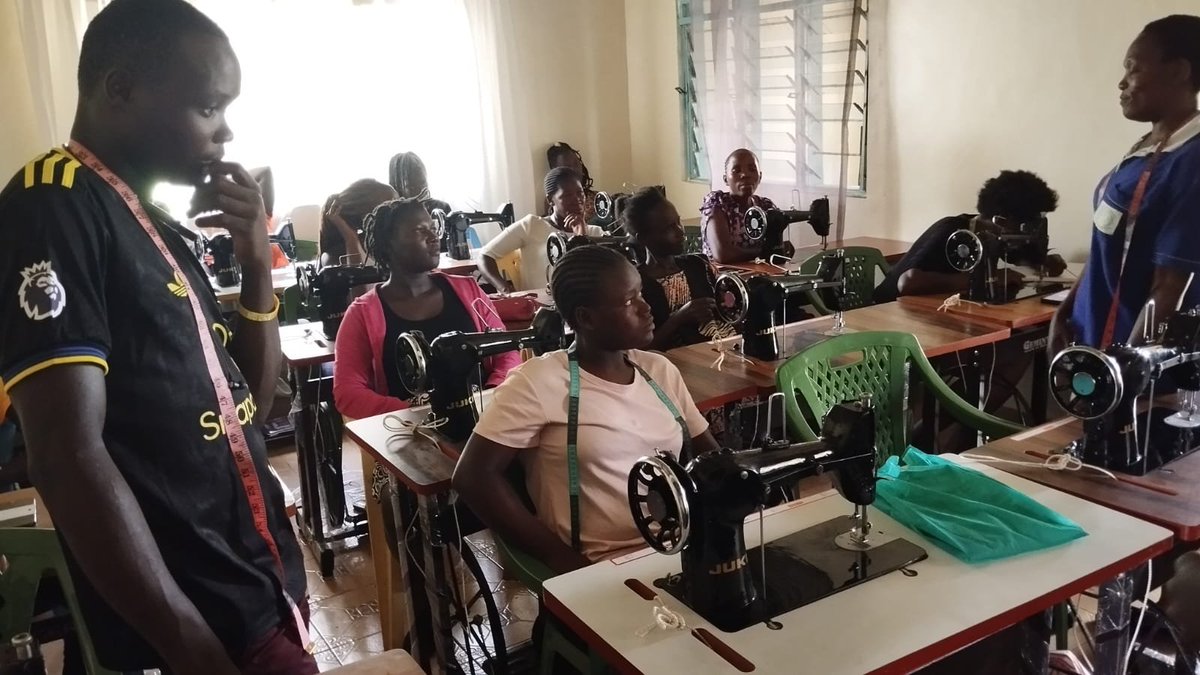 MuunganoCentre's tweet photo. Skills in fashion &amp; design are opening opportunities for young people to earn &amp; shape their future.
Alongside training, we are creating space for conversations that build confidence &amp; support their journey toward financial independence. @HEVAFund @MastercardFdn @Inkcoachingltd https://t.co/bPZ7APZMIk