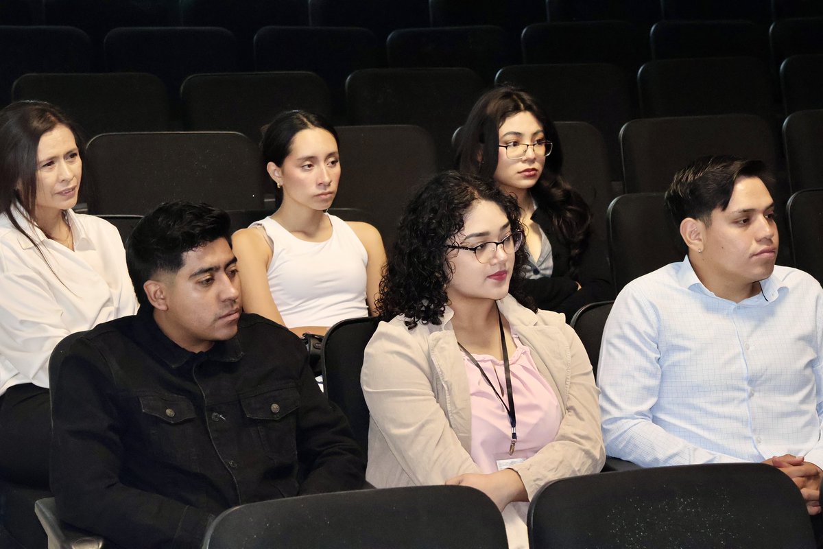 SSPPCSnAndresCH's tweet photo. Como parte de los acuerdos generados en sesiones conjuntas, integrantes del Comité “Embajadores, Contigo en la Prevención Universitaria” se reunieron con el secretario Luis Flores Fierros, así como con las y los mandos de la #SSPPC. 👮🏻🧑🏻🚒👩🏻💼
🧵 1/2 https://t.co/jiGH5AhGsB