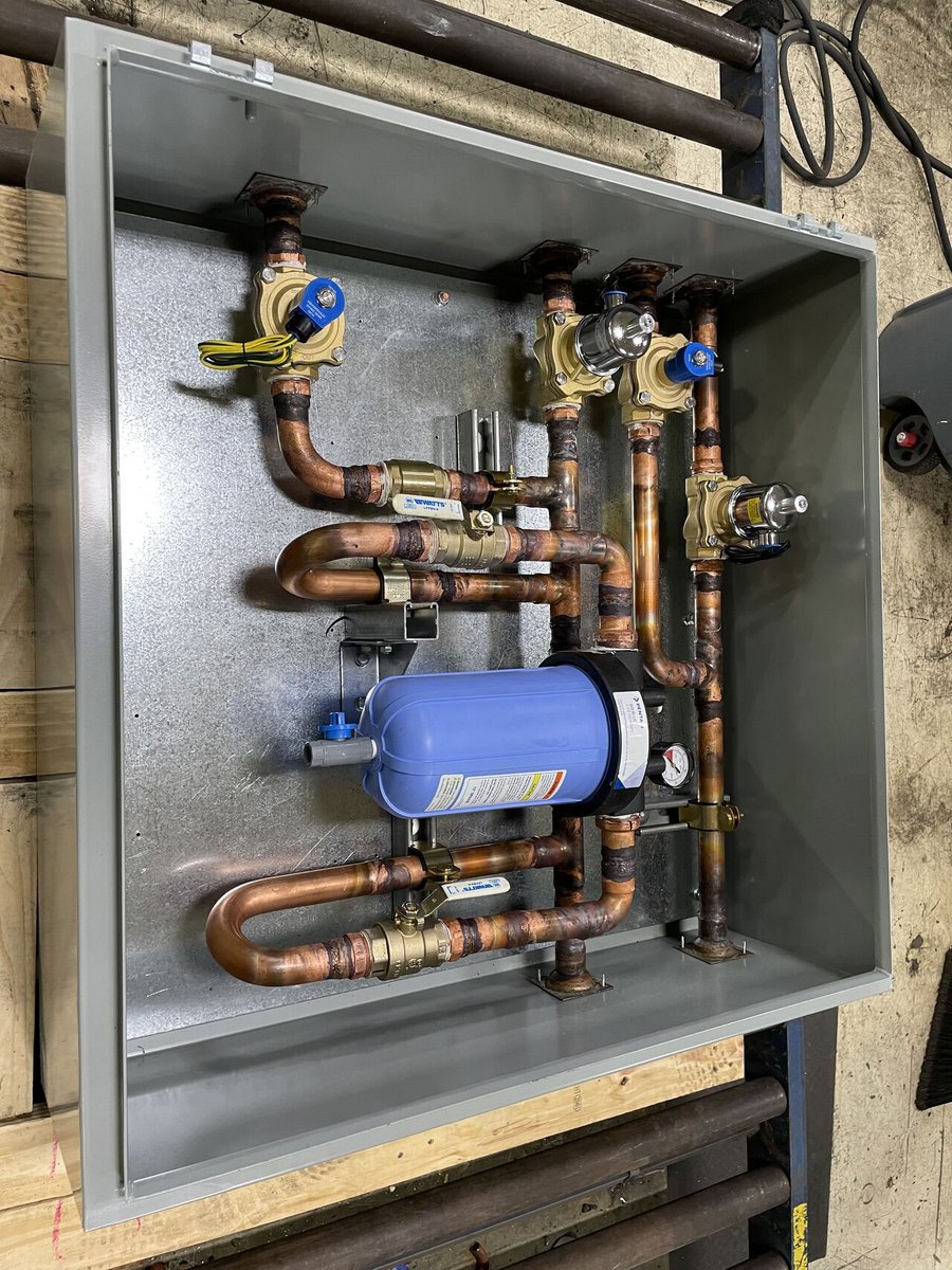 Drakechillers's tweet photo. Drake manufactures more than just chillers. Here is one of our city water changeover panels, housed in a NEMA4 enclosure
In the event of a chiller failure, this panel detects the fault and will automatically engage city water solenoids to ensure our customer does not lose cooling https://t.co/3JfTYPo3DZ