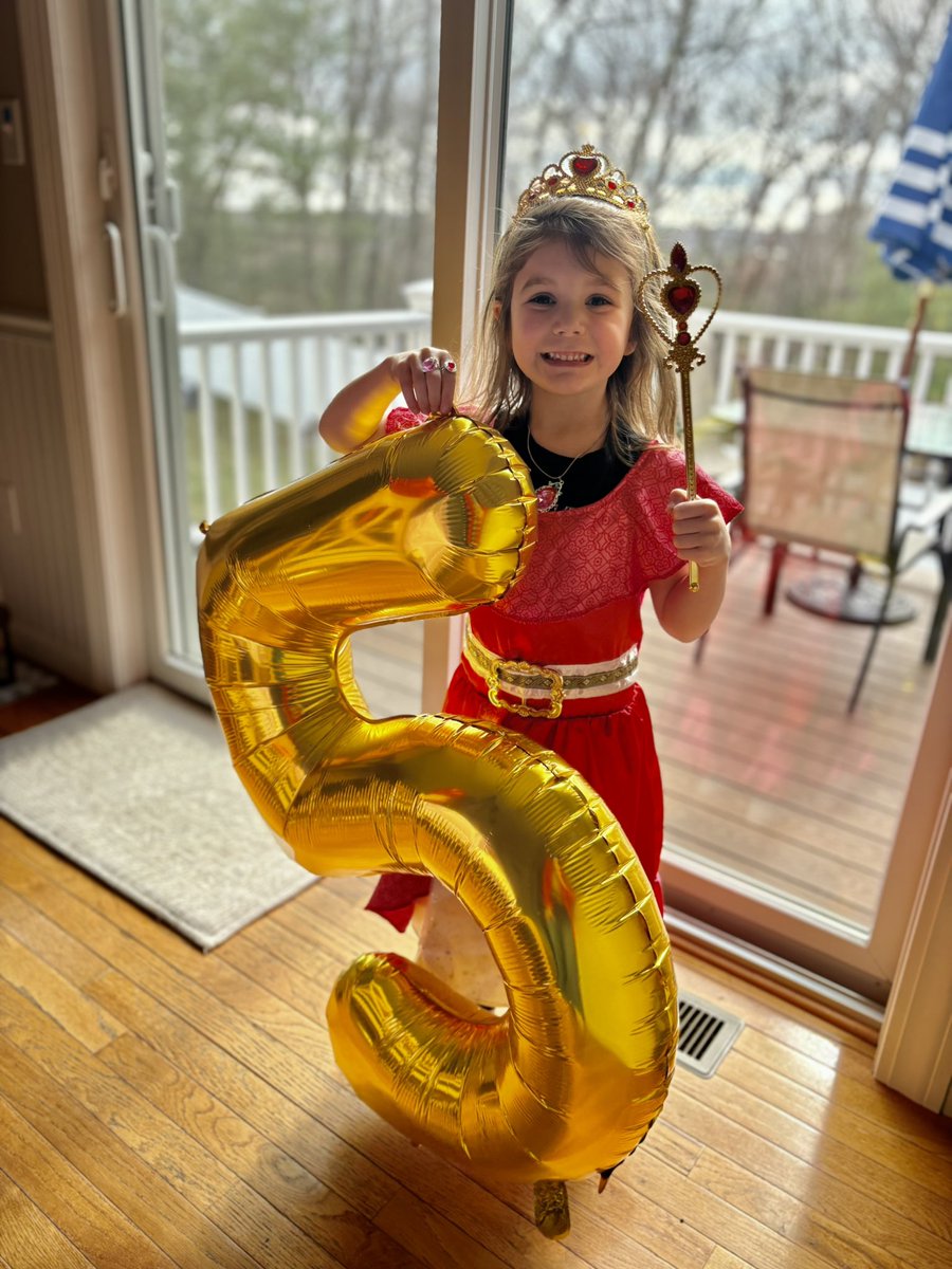 CoachRandall215's tweet photo. Happy birthday princess. Can’t believe you turn 5 today!  Thanks for being such a great fan at me and Gray’s games. And thanks for the amazing halftime performances! https://t.co/guR4pxrK7u