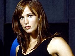 MunchkinsCon's tweet photo. 22 años entre Alias y The Last Thing He Told Me… y Jennifer Garner como si el tiempo hubiera decidido no pasar por ella. Mismo carisma, misma mirada, misma presencia. Hay gente que envejece… y luego está ella. https://t.co/1MCCSmNCQ5