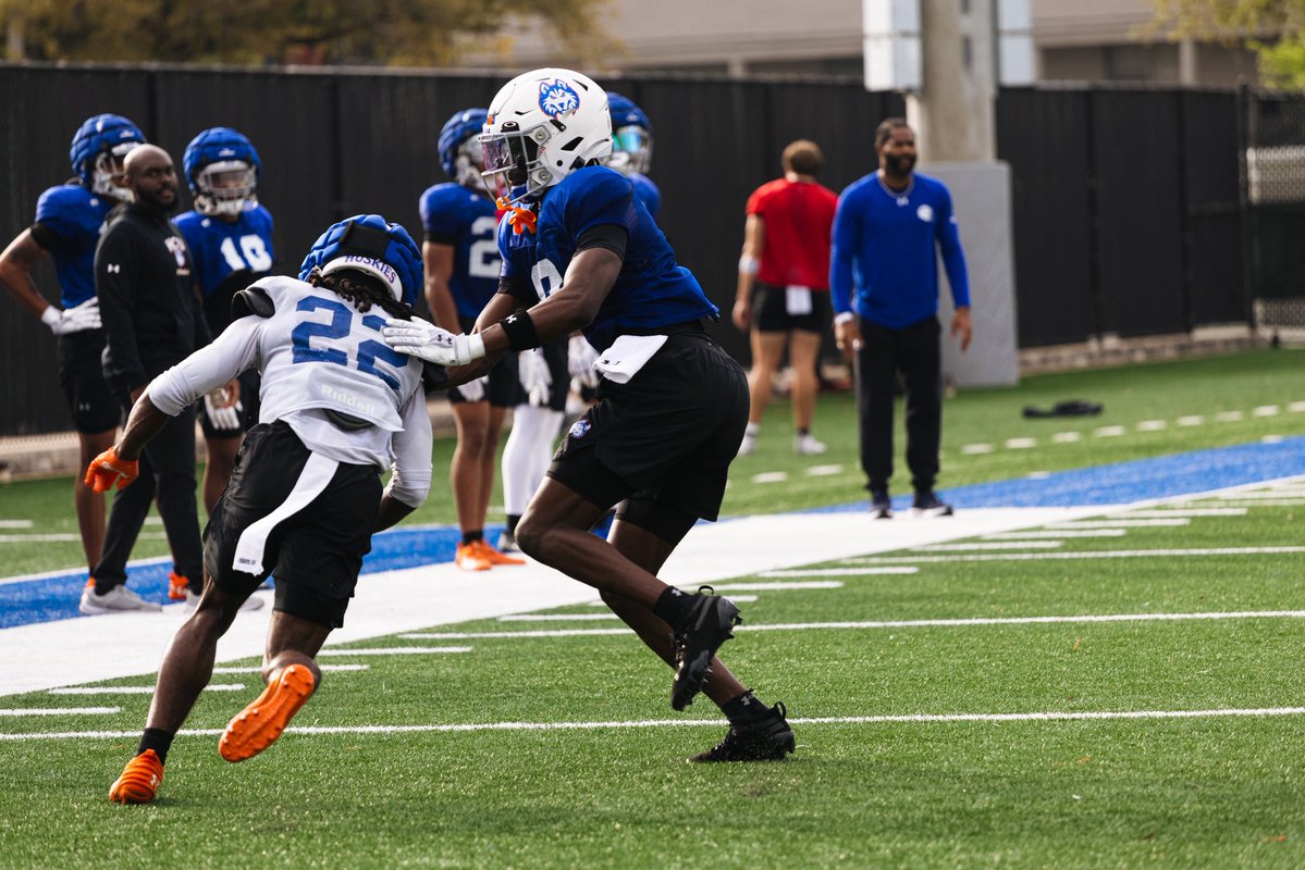 HCU Football tweet media