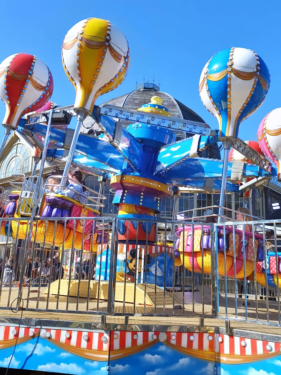 suttylass's tweet image. Bank Holiday in Buxton 🌞 🐣
#BankHolidayWeekend #EasterWalks