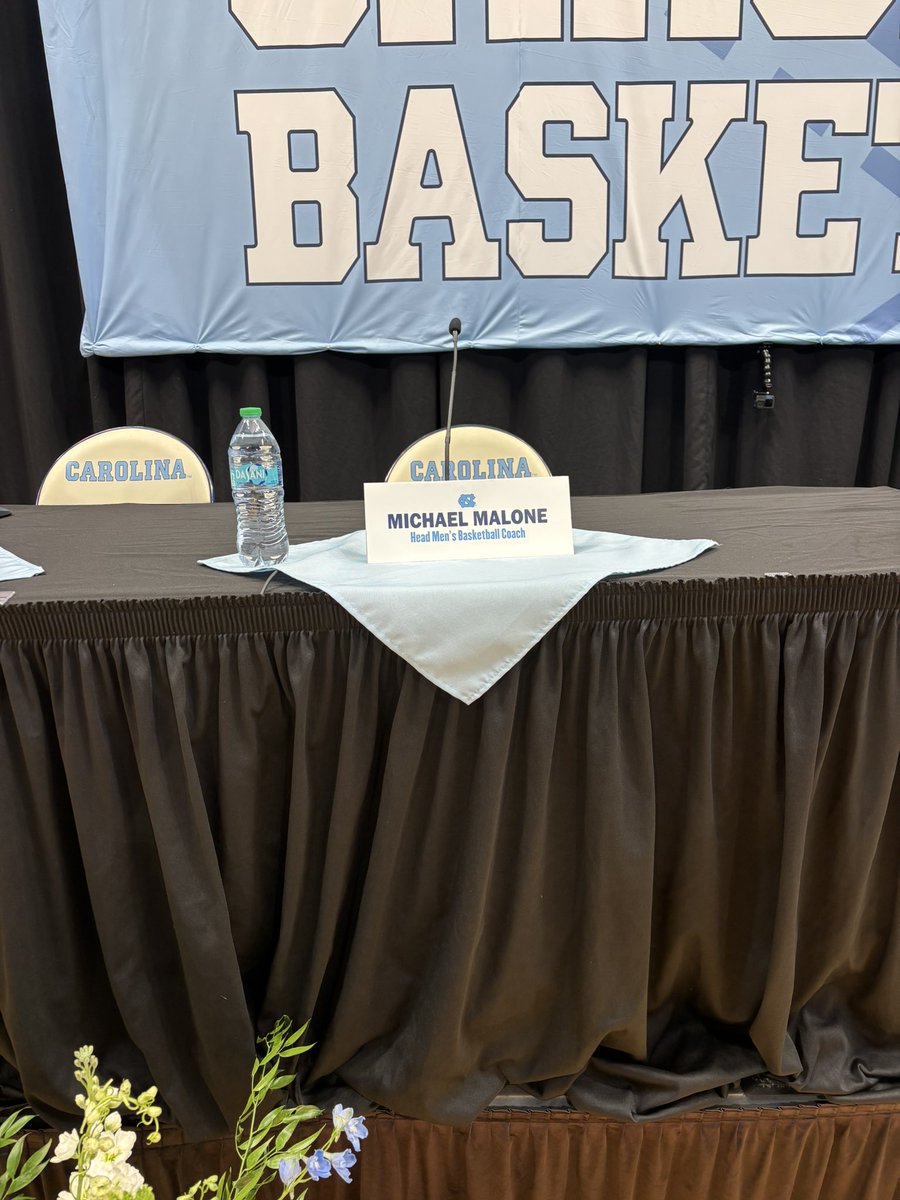 CadeShoemaker23's tweet photo. Michael Malone set to be introduced as UNC’s next head coach at 6 p.m. 

The Smith Center certainly came together nicely! https://t.co/6bSKCZcIqJ