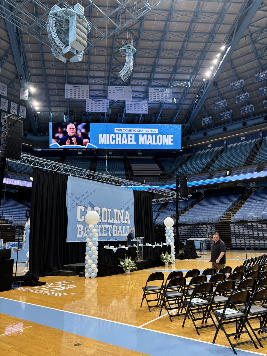 CadeShoemaker23's tweet photo. Michael Malone set to be introduced as UNC’s next head coach at 6 p.m. 

The Smith Center certainly came together nicely! https://t.co/6bSKCZcIqJ