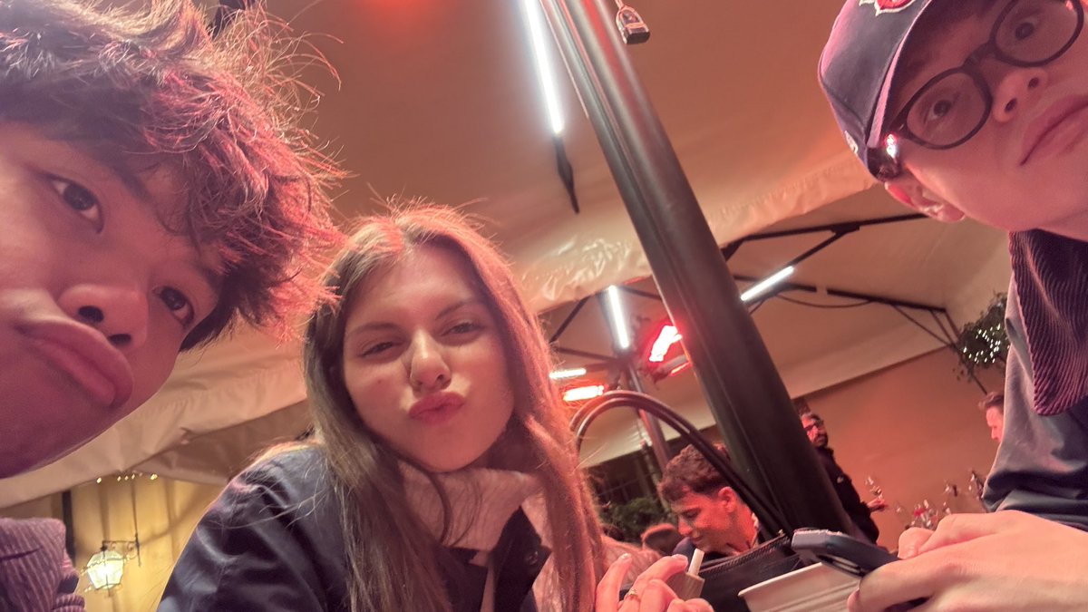 <3