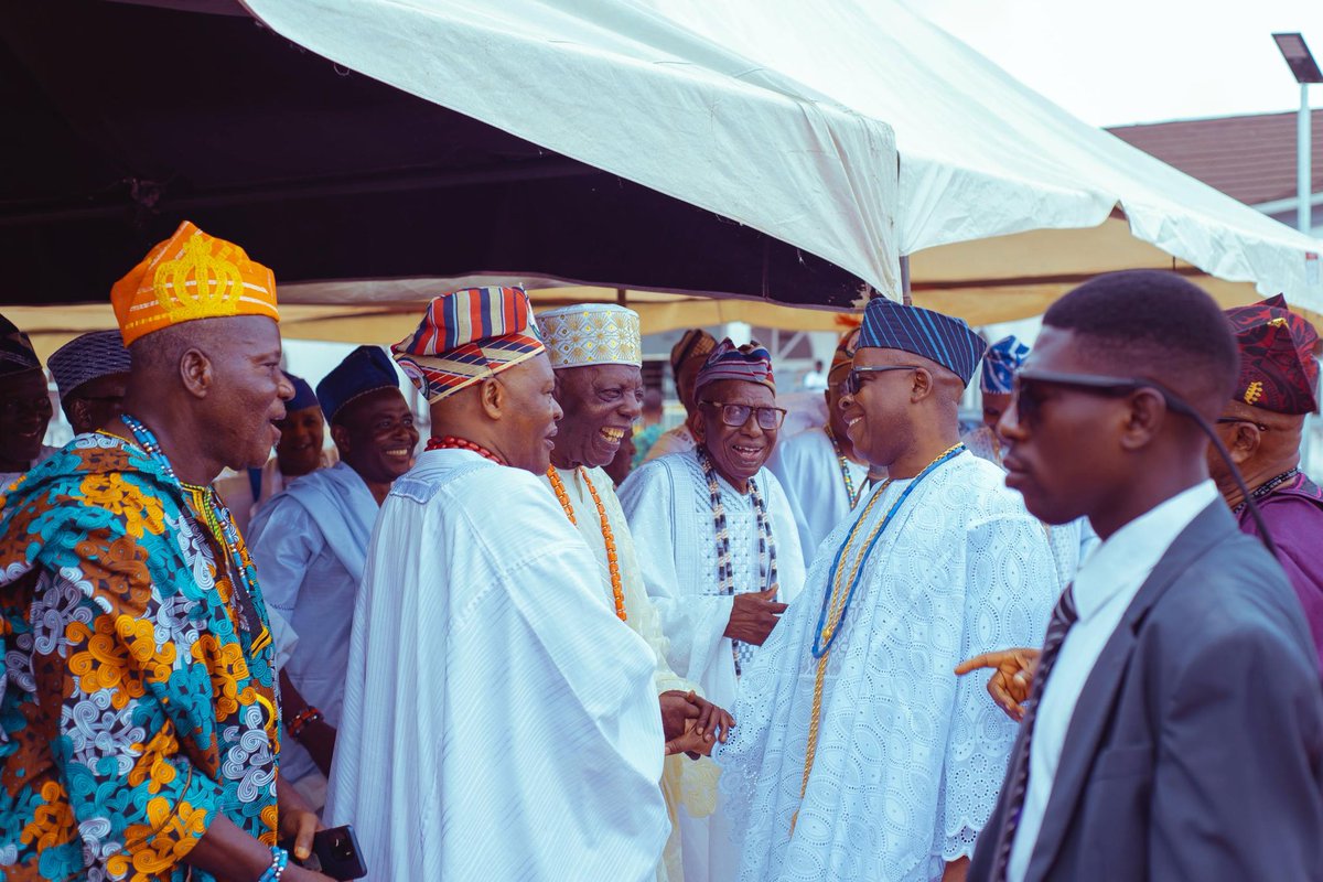 A new chapter for Ibadanland!
The Olubadan of Ibadanland, Oba Rashidi Adewolu Ladoja (ARUSA I), has inaugurated the Ibadan Community Guard to strengthen security across the 11 Local Government Areas of Ibadanland, while also unveiling Gaari Ibadan to boost food security and local