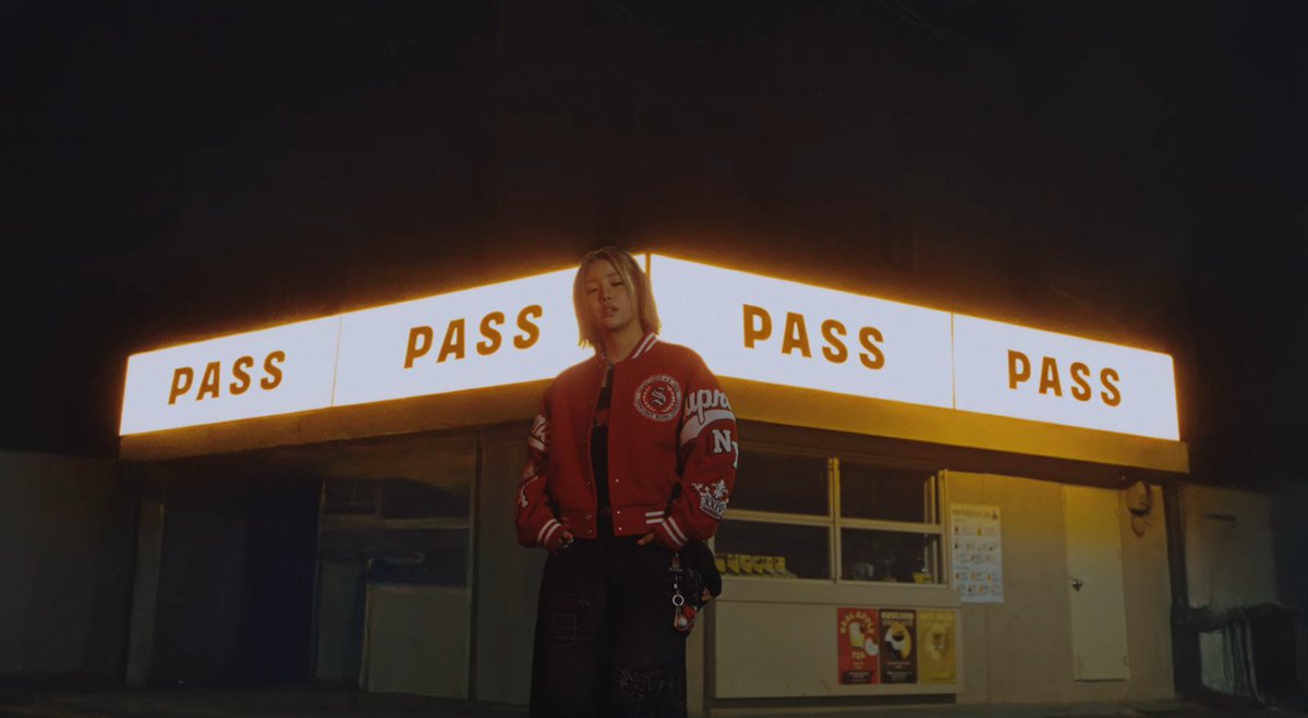 hyakkipratofeit's tweet photo. No one is gonna talk bout this reference??
so fyaa!!🔥🔥

#YOUNGPOSSE #영파씨 #ヤングパッシ @youngposseup #we_dont_go_to_bed_tonight https://t.co/FcCeW5dPOo
