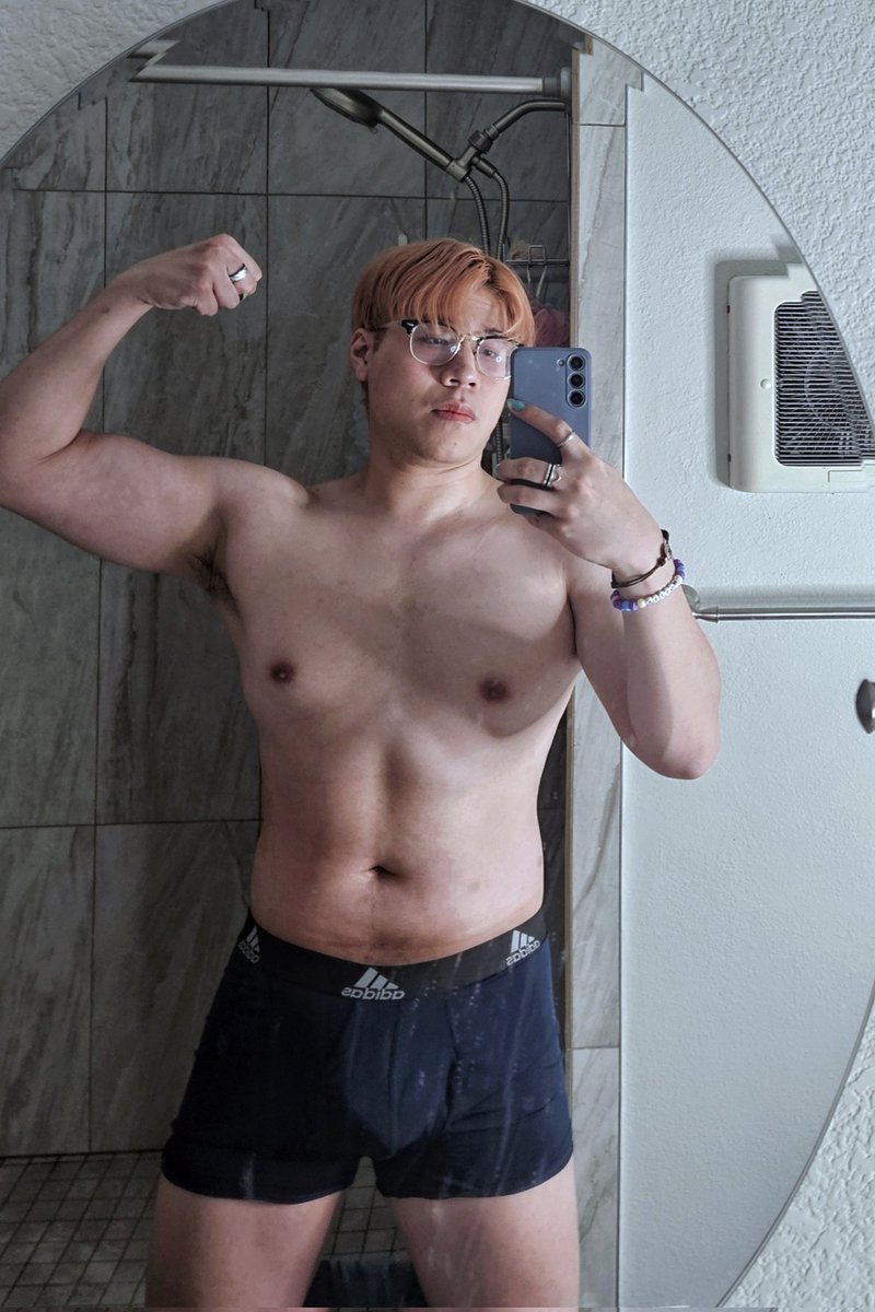 vanMCMXCVII's tweet photo. i need to do more abs https://t.co/UniUH8ZBHO