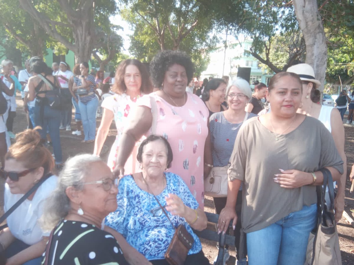 LucilaDigna2209's tweet photo. La participación de las #mujeres de GECAL y de las empresas que integran la estructura de la Organización no se hizo esperar ante la convocatoria de la FMC, para manifestar su desaprobación contra el bloqueo genocida impuesto por el gobierno de EE. UU contra Cuba.
#NiAlBloqueo https://t.co/WKn6rl77td