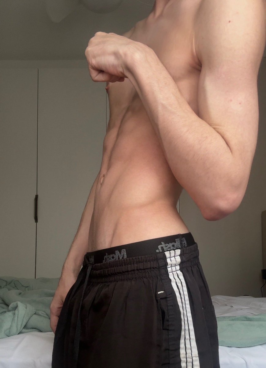 itsnotangels's tweet photo. queria ser o twink maldito q atenta vcs https://t.co/Q40fBH7U0g