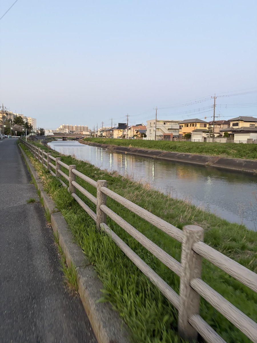 SESnakamura's tweet photo. 5時起きで朝のウォーキングルーティン。

この時間の空気と静けさ、やっぱりいい。
減量できるし、頭もスッキリするし、1日のスタートが整う感覚。

歩きながら事業アイデア考えたり、1日のタスクを頭の中で整理するのに、IKSON聴くと、リラックスしながら思考しつつ整理整頓出来るのでおすすめ。 https://t.co/ft8GkG5Pqq