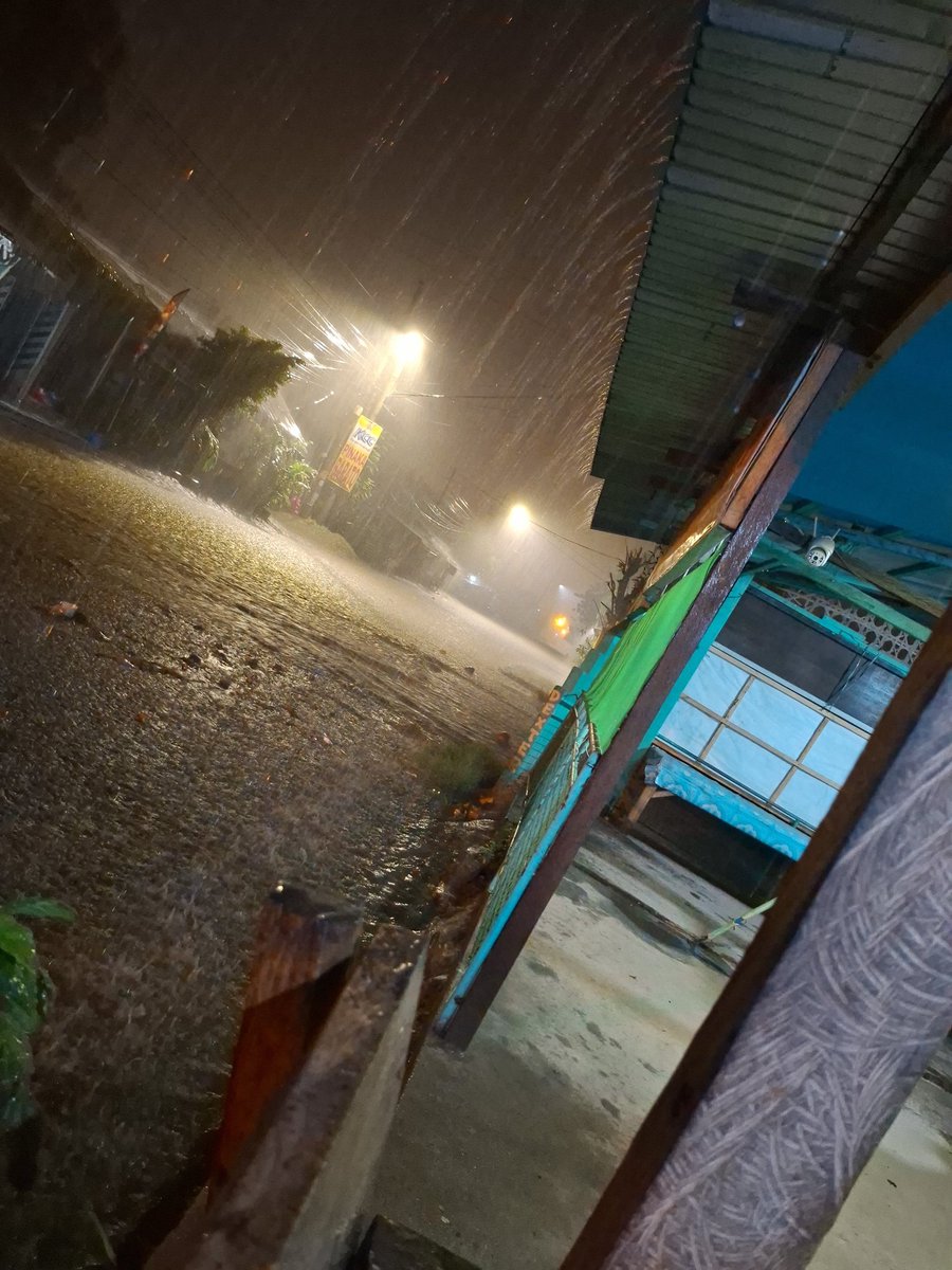 kheewn's tweet photo. Stranded #altercalumpang https://t.co/Ay8KxqzTXL