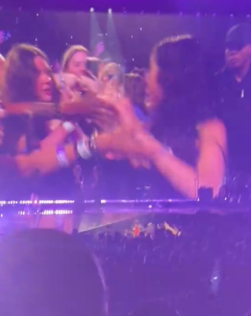 samantha is a girl so in love ❥ 🐾💋🪩 tweet media