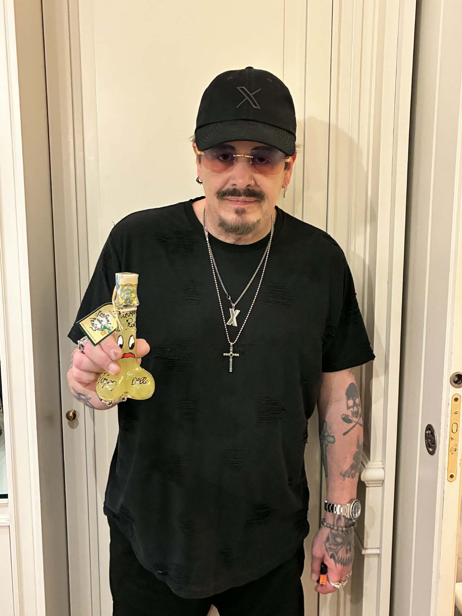 AmericaReal tweet media