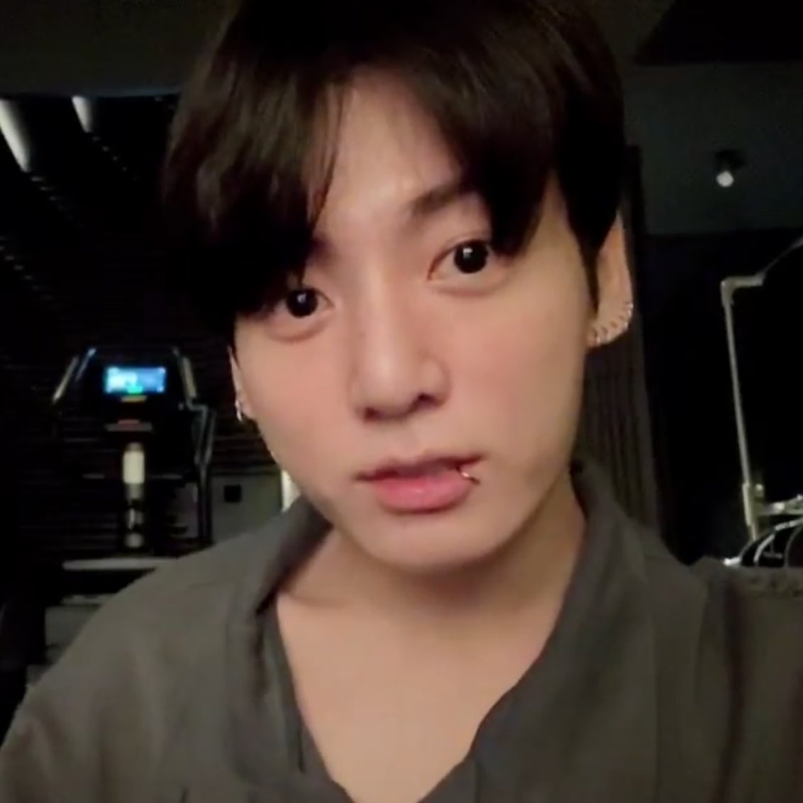 tae’s muscles⁷ tweet media